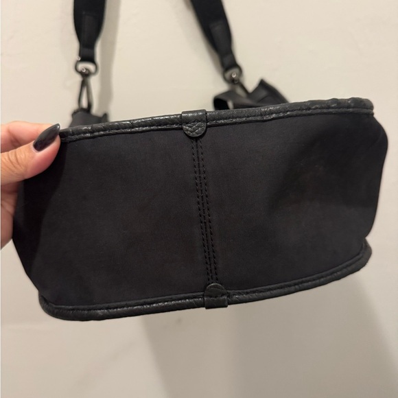 Lululemon Everyday Bucket Bag Crossbody - Picture 4 of 6